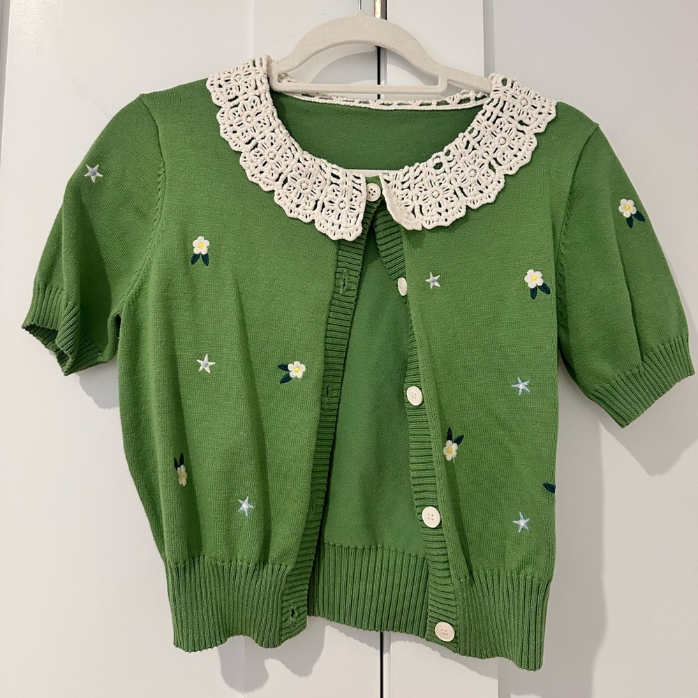 CIDER Green short sleeve floral cardigan!